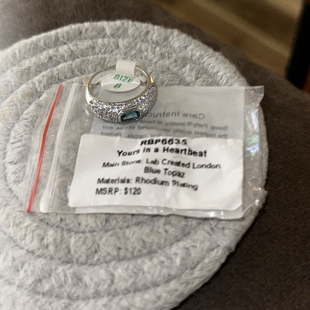 Bomb party size 8 ring. Yours In A Heartbeat. NWT